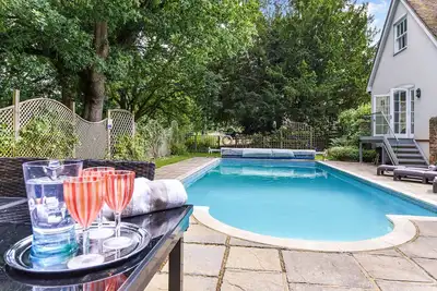 Image de Maison contemporaine, piscine privée en bordure de Petworth, South Downs National Park