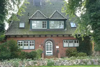 Image de Apt. bon état dans maison individuelle, proche centre, mais dans cadre verdure