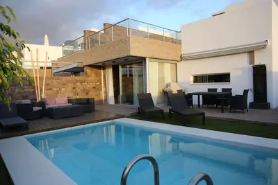 Image de Villa ultra moderne, avec piscine privée chauffée, entièrement climatisée