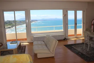 Image de Appartement, comme un bateau sur la mer. Classement trois étoiles avec garage