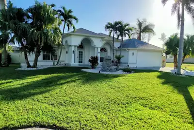 Villa de 180 m² avec piscine chauffée à l'énergie solaire et électrique, jardin plein sud