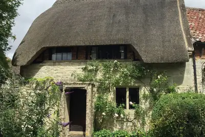 Image de Belle chaumière classée au toit de chaume de catégorie Ii près de Stonehenge et Salisbury