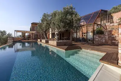 Image de Ferme avec piscine panoramique, climatisation, wifi et mobilier contemporain