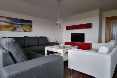 Image de spacieux appartement avec terrasse, pas de tourisme de masse, connexion Wi-Fi, pas d'impôt