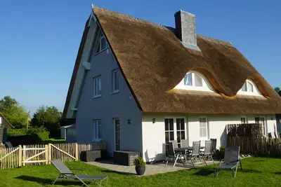 Image de Près de la plage, aimant einger. Reethaushälfte m. eingefr. Espace vert, une connexion Wi-Fi