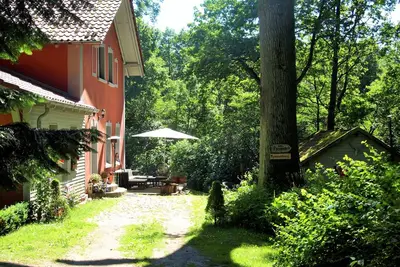 Image de Ancienne maison de forestier dans le parc naturel, environs de Berlin, propre terrasse, sauna, WiFi