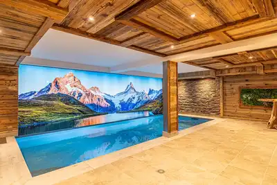 Image de Meribel Les Allues: Chalet de charme avec piscine chauffée et jacuzzi.