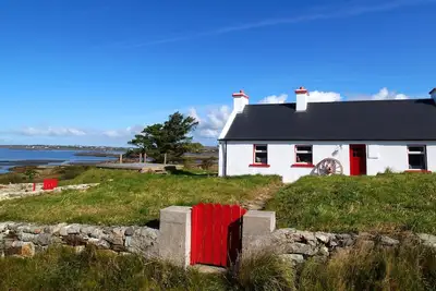 Image de Superbe chalet à l'intérieur et à l'extérieur avec une vue imprenable et juste au bord de la mer