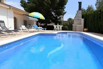 Image de Casa Roues Dorades, Idéal pour vos vacances, proche de la mer, wifi gratuit, Climatisation En Option, piscine privée, animeaux de compagnie autorisés, plage pour chiens