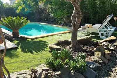 Image de Villa avec piscine privée, jardin paysagé, entièrement climatisée
