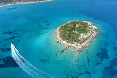 Aeolon Cycladic Private Island Luxury Retreat avec plage privée, bateau et chef