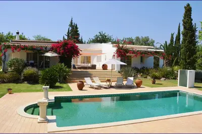 Image de Luxury villa with private pool and beautiful garden