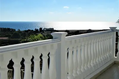 Image de Villa Dioni - Magnifique villa de 4 chambres entre la baie de corail et les grottes marines de Paphos