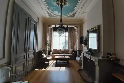 Image de Superbe duplex de caractère au quartier Européen dans une superbe rue préservée