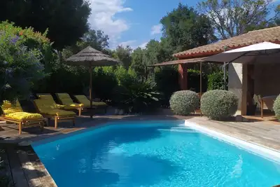 Image de Villa avec piscine proche de la plage, de la rivière et la montagne.