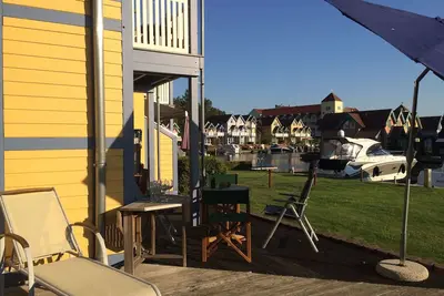 Image de Maison de vacances pour 4 -6 à droite sur l'eau avec quai / Lake Mecklenburg Lake District