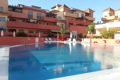 Image de Près de la plage 'Playa del Duque' dans un complexe bien entretenu avec piscine