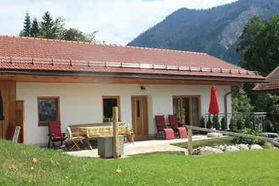 Image de Nouvelle maison de vacances exclusive - avec une vue magnifique sur la montagne dans un quartier très calme