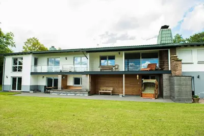 Image de Ferienhof - Weites - Terrain, grand appartement avec terrasse, jardin et aire de jeux pour enfants