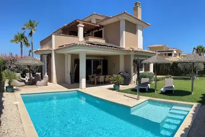 Villa for 6 people, with private pool, air conditioning, close to the beach