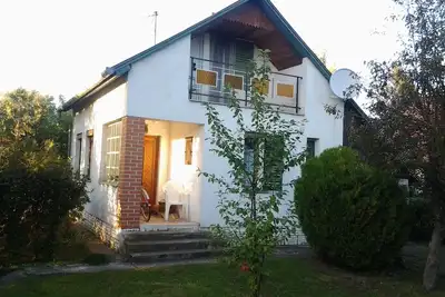 Image de Mesteri - Hongrie: maison de vacances agréable avec jardin près d'un bain thermal - 25 € par jour - WiFi