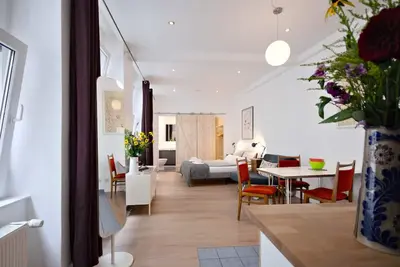 Image de «Mini-Loft 'Kreuzberg maison de l'entraîneur avec cuisine ouverte et nouvelle salle de bain