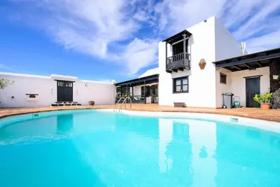 Image de Vacances 'El Islote' avec vue sur les montagnes, piscine privée et Wi-Fi