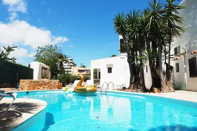 Image de Villa Bossa Palms (16-20 pax) à Playa d'en Bossa Beach