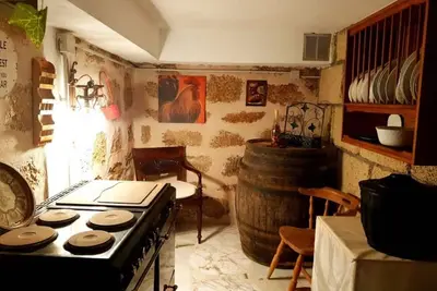 Image de Maison de campagne historique et romantique avec jardin tropical
