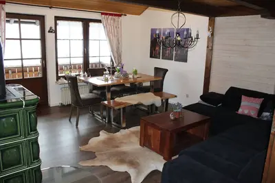 Image de Appartement confortable et ensoleillé de style rustique récemment rénové avec sauna infrarouge