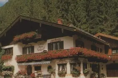 Image de Maison dans le meilleur emplacement, calme et ensoleillé (chiens bienvenus, non seulement tolérés)