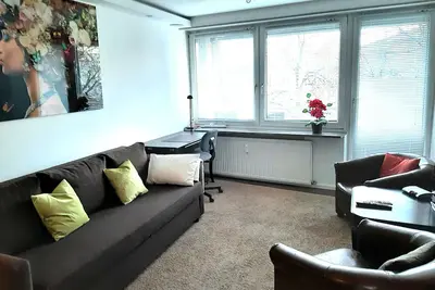 Image de Appartement privé confortable et calme près du métro, WiFi