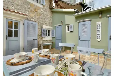 Image de Maison de pêcheur historique avec cour, jardin et vue mer