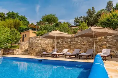 Image de Belle villa familiale avec piscine chauffée et vue imprenable Mer \/ Mountain View