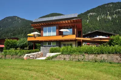 Image de Appartement avec aménagement moderne dans cadre ensoleillé, face pistes de ski