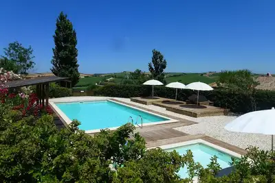 Image de Casa-Montale, 3/5 Sotto, maison de campagne typique, gr. Piscine, isolé, vue panoramique