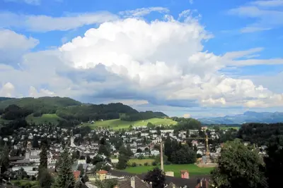 Image de Appartement dans la plus belle position panoramique dans la forêt dans l'Oberland zurichois