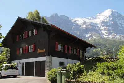 Image de Cosy appartement 21\/2 ambiante, avec une belle vue sur les montagnes