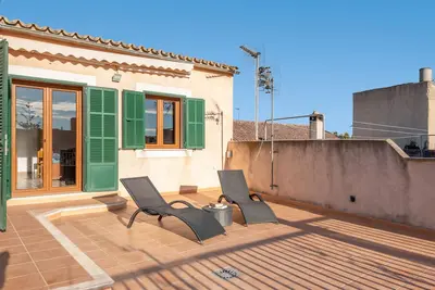 Image de Appartement confortable avec Wi-Fi, climatisation et terrasse.
