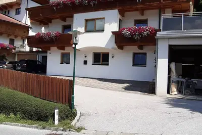 Image de Confortable appartement avec grande terrasse et vue sur la montagne