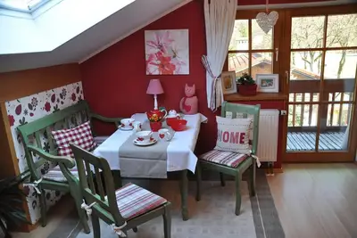 Endroit calme, balcon, animaux sur demande, près de la montagne, jusqu'à 3 personnes,