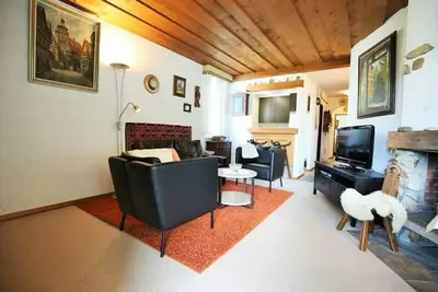 Image de Logement avec balcon orienté sud-ouest, cheminée, piscine couverte et parking