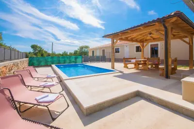 Image de Procès-verbal de la plage, animaux acceptés, piscine privée, entièrement clôturé,