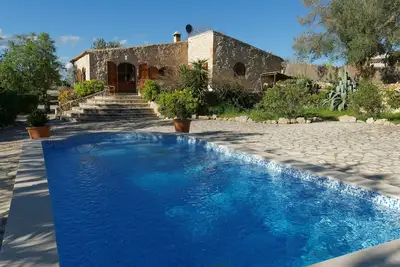 Image de Finca en pierre avec maison d'amis, piscine et jardin, pour 6 personnes