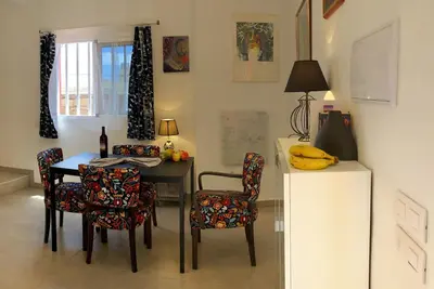 Image de Maison de village entièrement rénovée avec 4 appartements, avec cour à Arico Viejo.