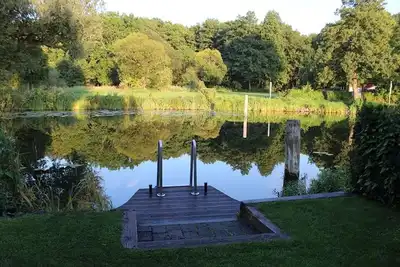 Image de bungalow confortable avec sauna et accès à l'eau directe
