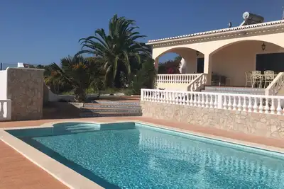 Villa individuelle avec vue sur la mer, piscine chauffée et climatisation