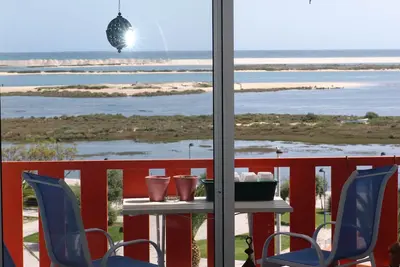 Image de Bel appartement 1 chambre avec vue imprenable sur la mer et la nature