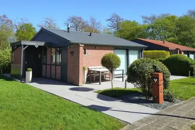 Image de Bungalow + chaloupe + internet - juste au bord de l'eau dans une position calme parfaite face au sud