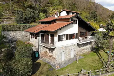 Image de Grande maison avec jardin et vue imprenable sur le lac Majeur